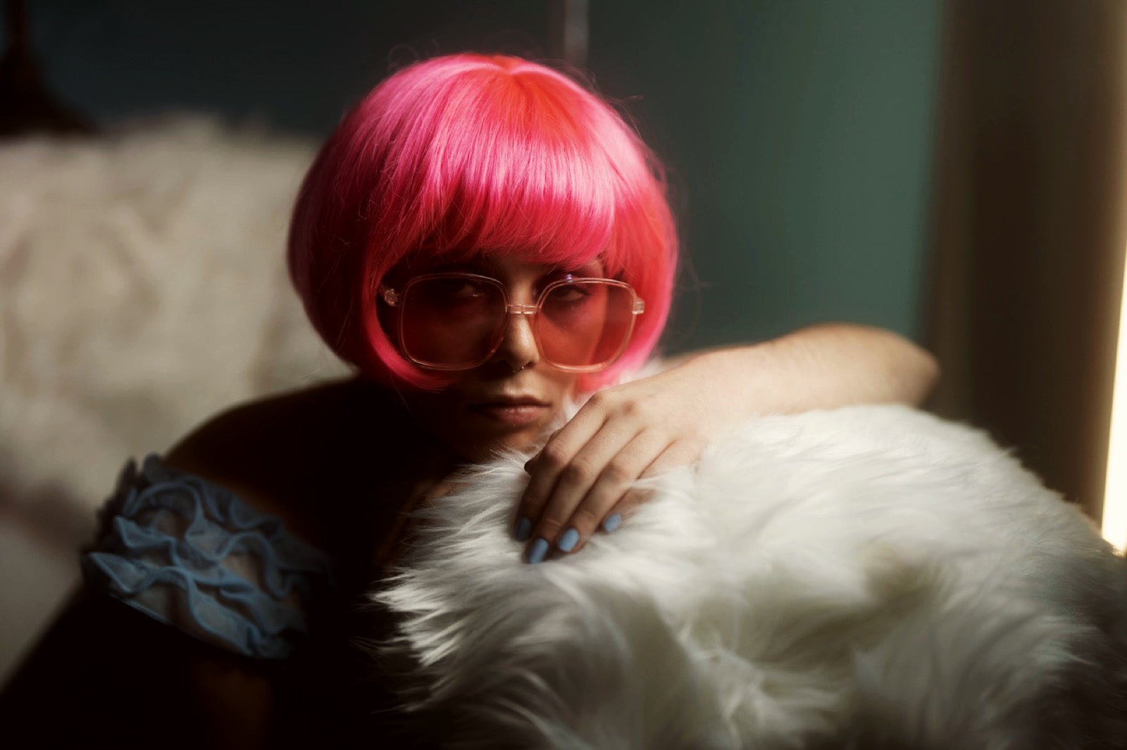 Séance beauté, perruque rose et ballons