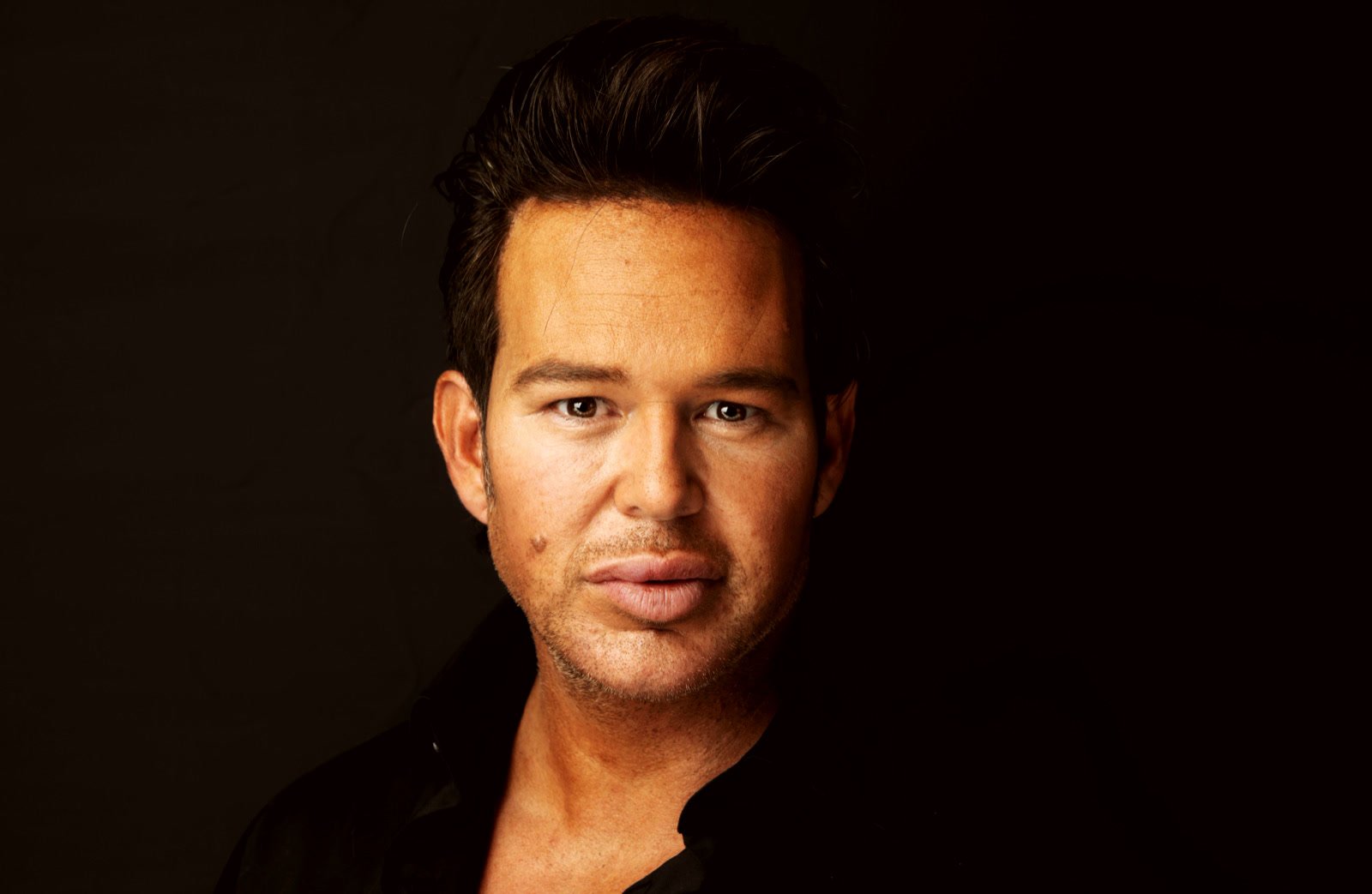 Portrait studio, homme d'affaires